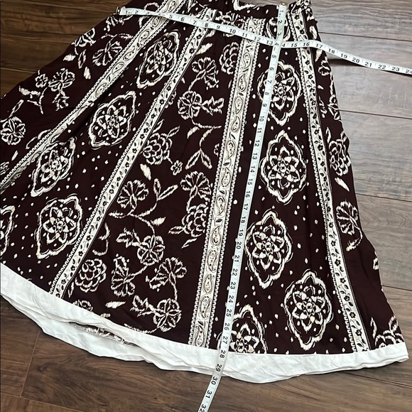 Cotton Floral A-Line Skirt in Brown and White by Coldwater Creek, Sz. Small - Picture 4 of 7